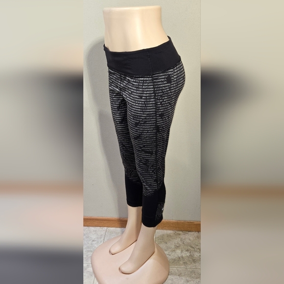 LULULEMON ATHLETICA Pace Rival Crop 'Full On Luxtreme' Size 10 - Picture 3 of 7